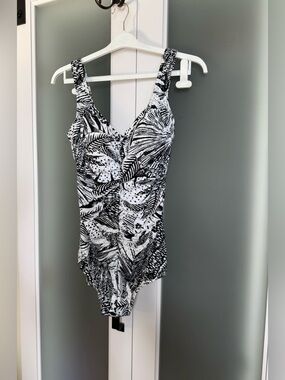 Black & White Tropical Print One-Piece Swimsuit